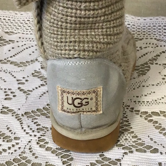 UGG knitted boots with 3 wooden buttons, cream/tan with grey heel - Picture 11 of 16